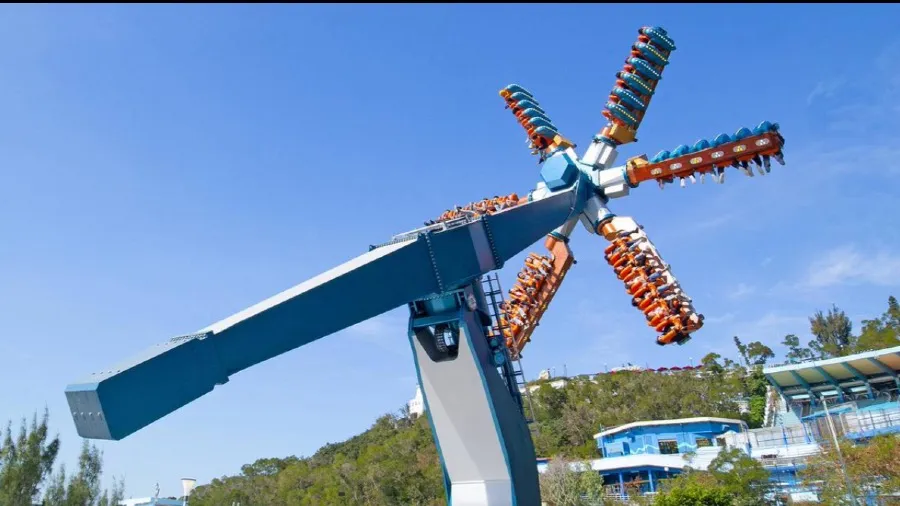 海洋公園「狂野龍捲風」故障 15名乘客半空被困近20分鐘無人受傷的封面圖片