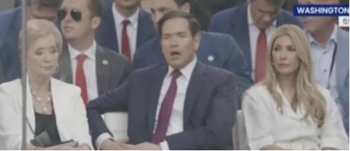 魯比奧（中）被拍到正在打哈欠。 圖源：社交平台X