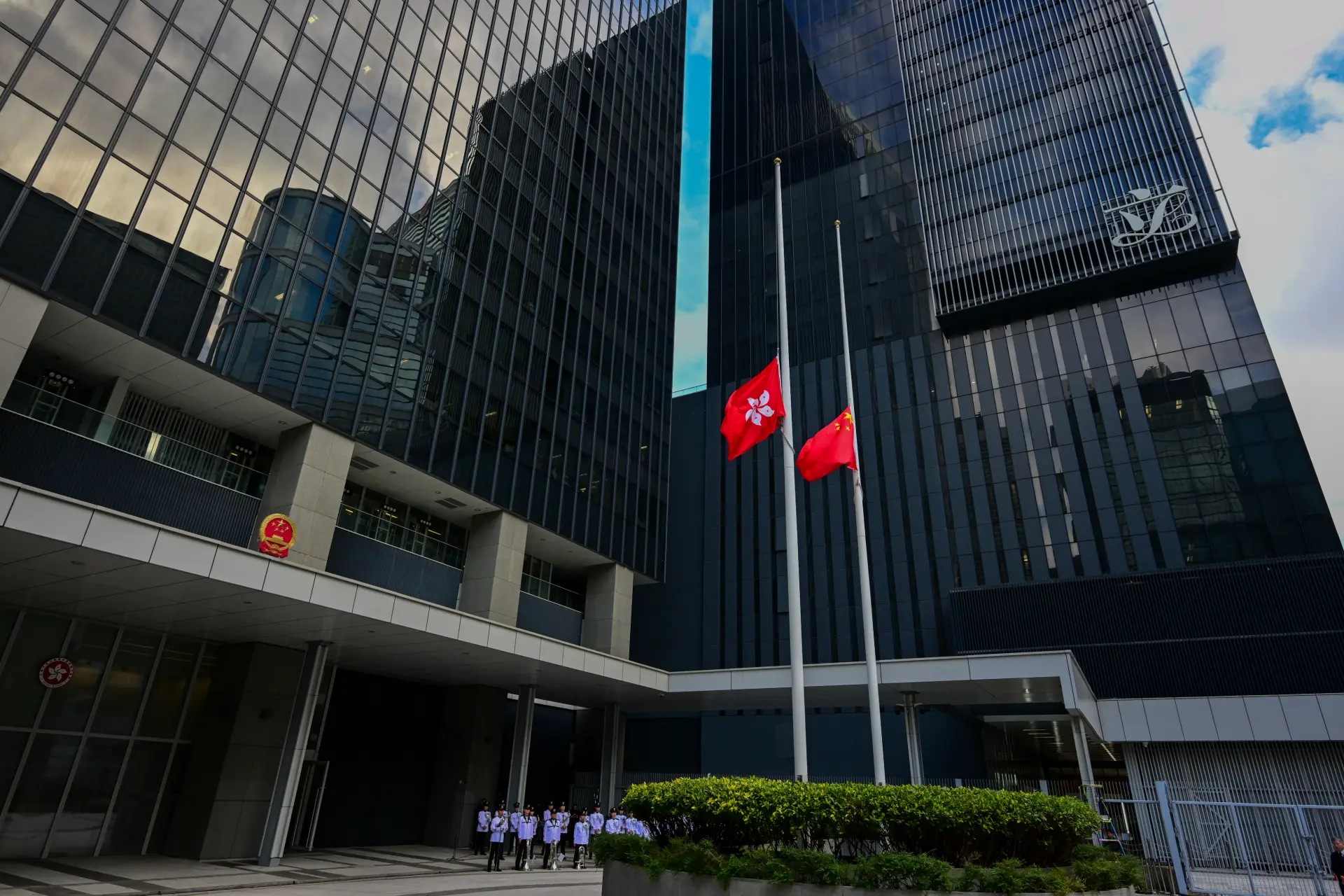 如期舉行的不只是選舉，更是一場關於責任與重生的莊嚴承諾——“讓真相水落石出，讓公義得到伸張，讓改革真正發生，讓悲劇永不重演”。(圖：新華社)