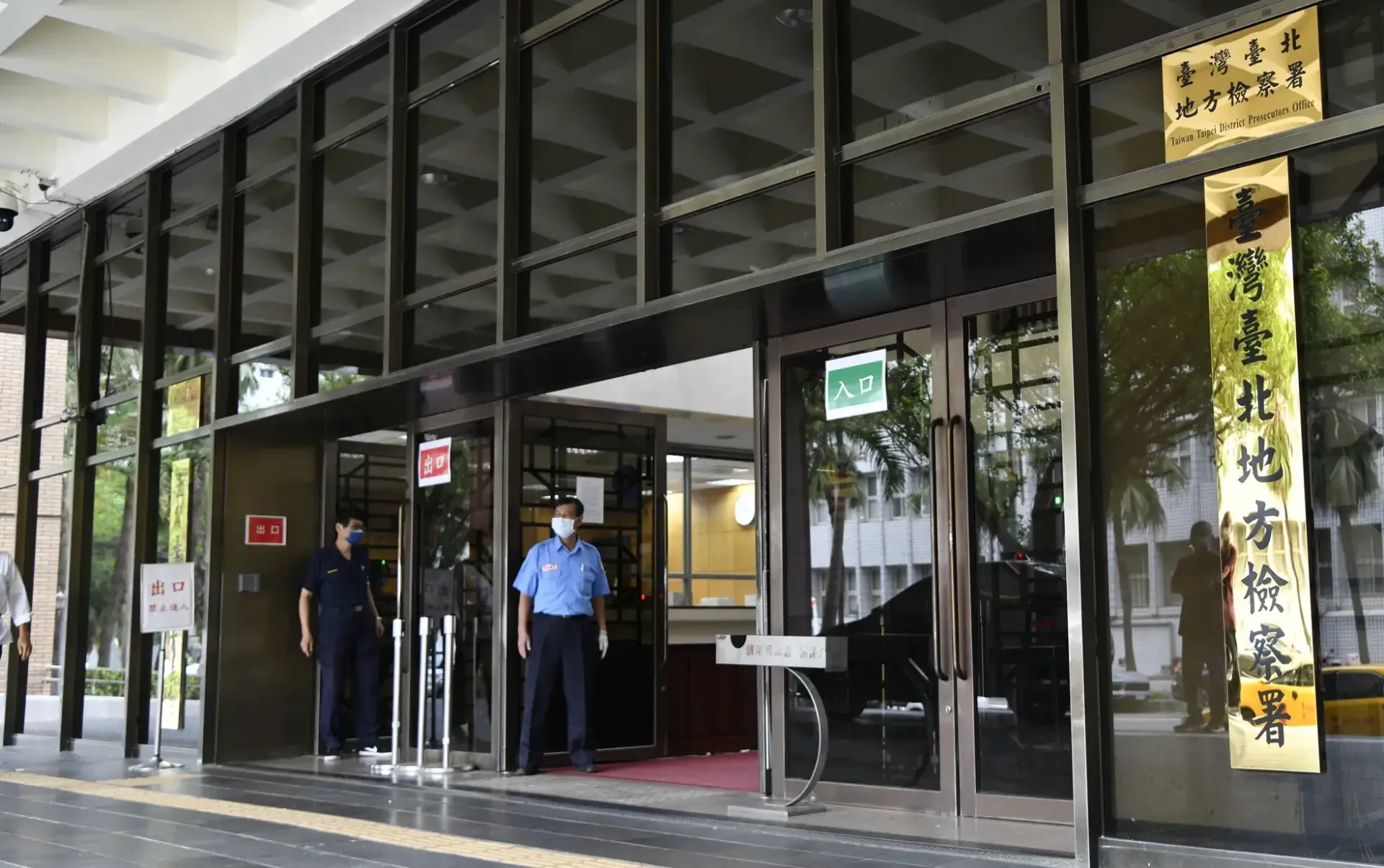 台北地檢署表示,審酌被害人因該事件遭受嚴重身心傷害,且邱勝明身為通緝犯,作案後毫無悔過之心,為昭炯戒,遂依乘機性交、公然猥褻兩項罪名提起公訴,並請求法院判處其有期徒刑 7 年。(圖:網絡翻攝)