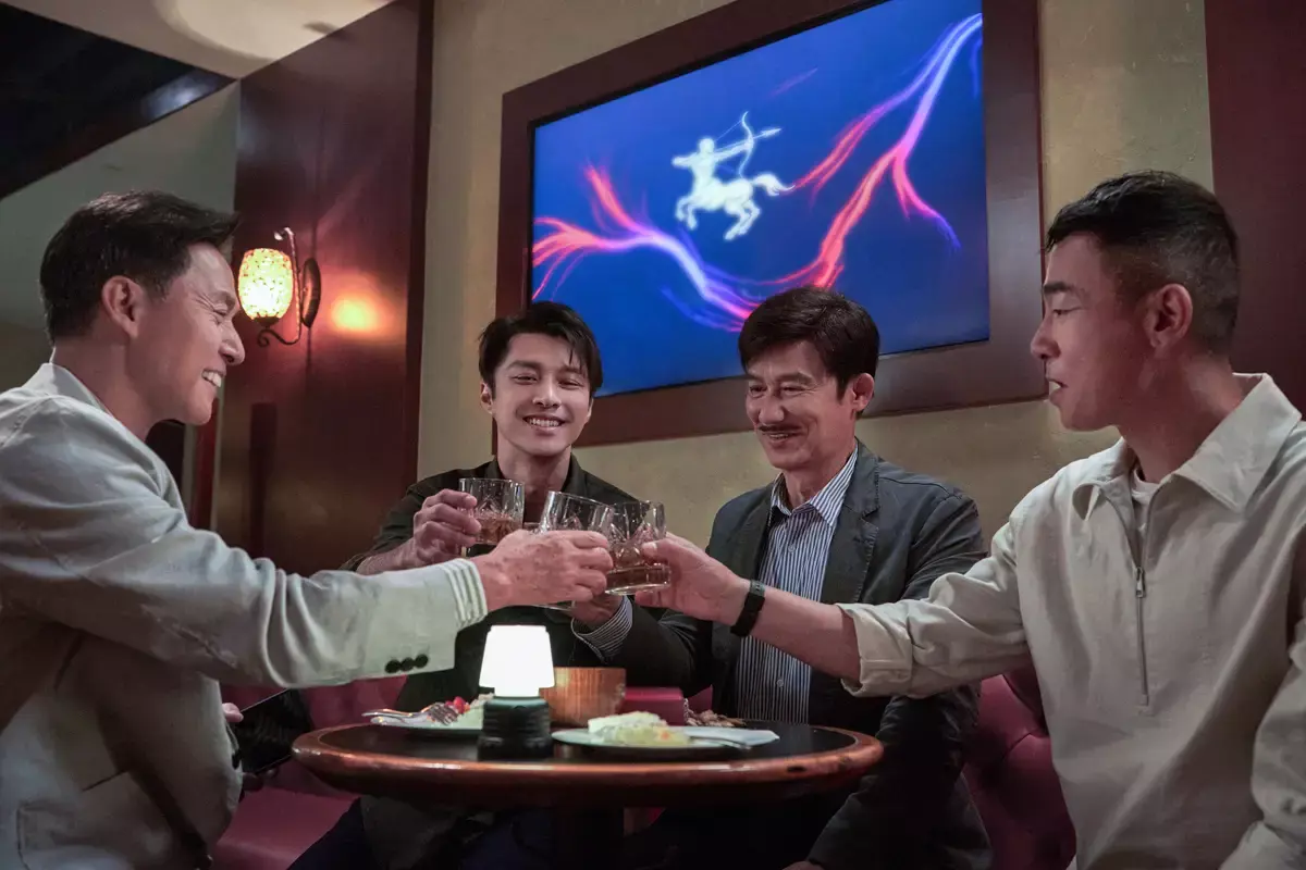 如今《守誠者》已正式登陸翡翠台，這部集結了實力派演員、精彩劇情與高水準製作的作品，無疑將成為近期香港電視熒屏的焦點。對於喜愛警匪、動作、懸疑題材的觀眾來說，這部劇集絕對值得追看。(圖：《守誠者》劇照)