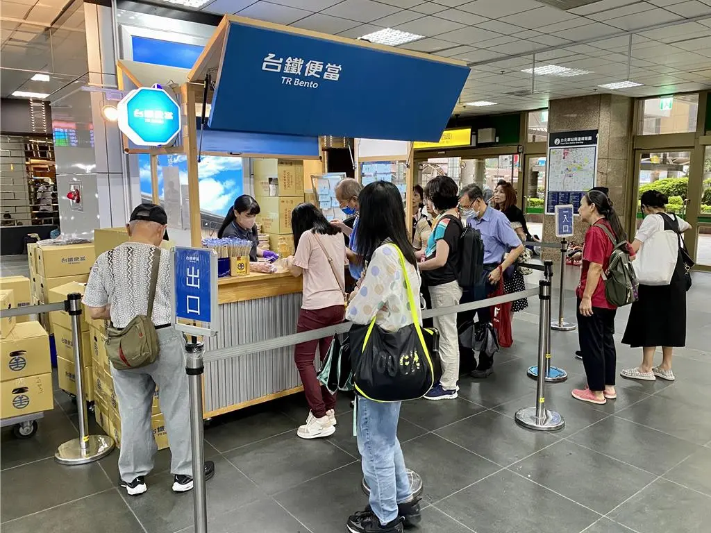 台北車站的台鐵便當店。（資料照）