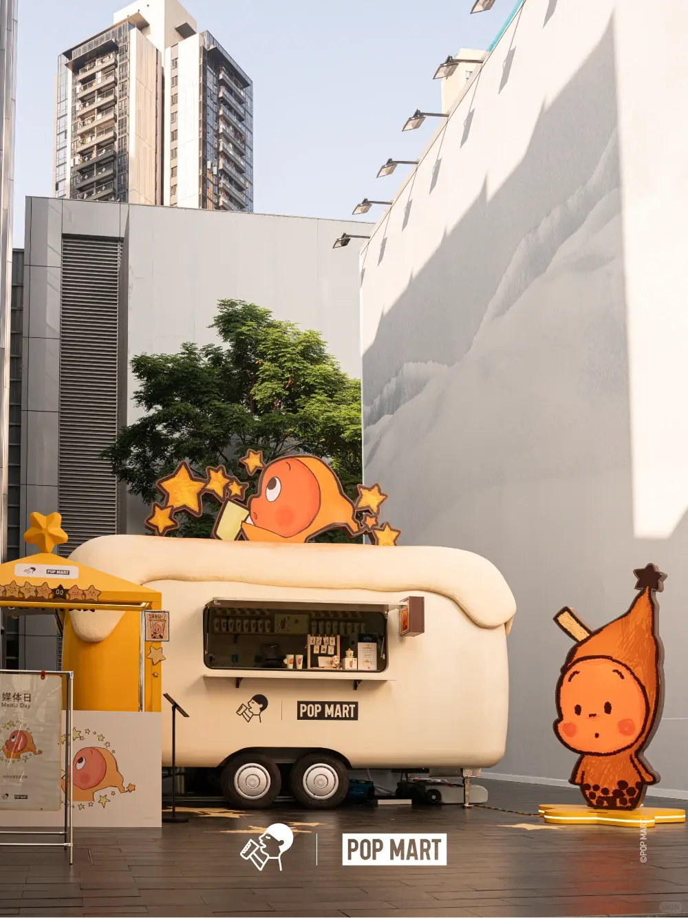 喜茶聯名泡泡瑪特（POP MART），在深圳萬象天地推出「星星人靈感巴士」限時開放。（示意圖來源：喜茶(華南)@小紅書）