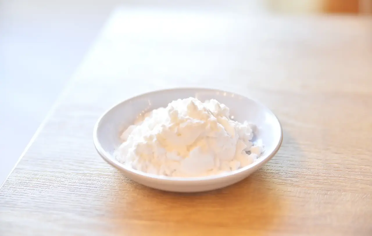 原來Calbee生產洋芋片時，會產生大量被沖洗掉的馬鈴薯澱粉，過去這些東西大多只能低價當作家禽飼料出售。（來源：カルビー株式会社）