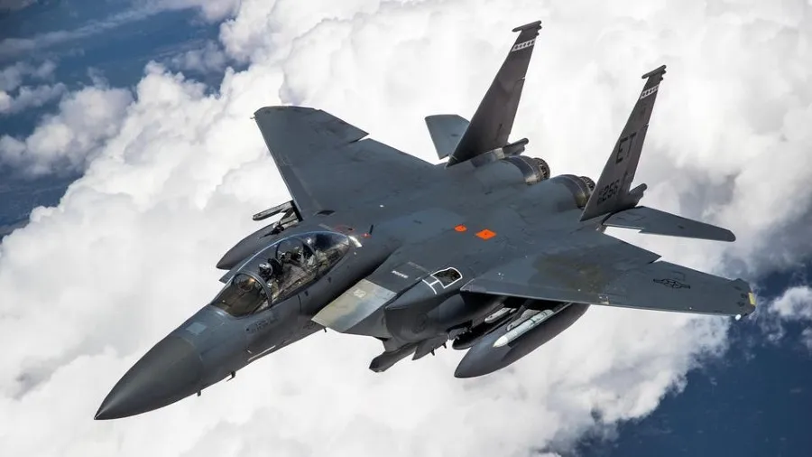 3200名員工罷工抗議 波音F-15戰機生產線停擺的封面圖片