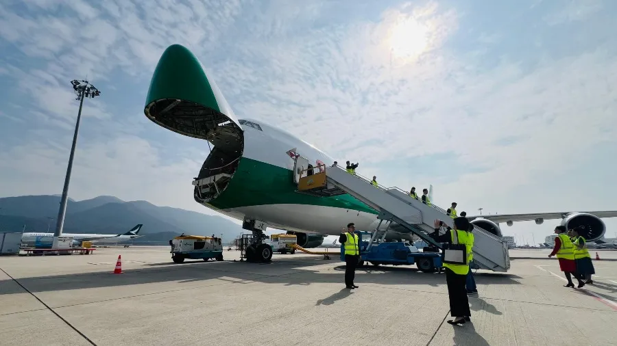 國泰航空與香港共成長：從啟德飛降至三跑道時代的橋樑角色的封面圖片