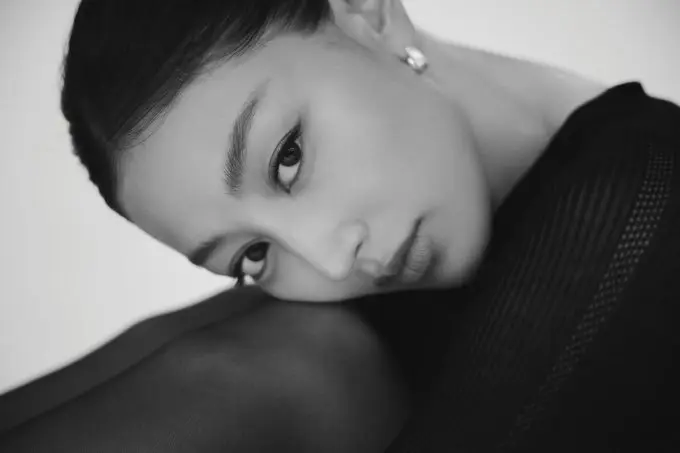 朴志效於TWICE出道11週年翌日，透過手寫信宣告結束與JYP長達21年的合作，創立個人公司EMITHAUS，她強調離社不離團，會繼續參與TWICE團體活動，邁向全新音樂旅程。（來源：新浪微博）