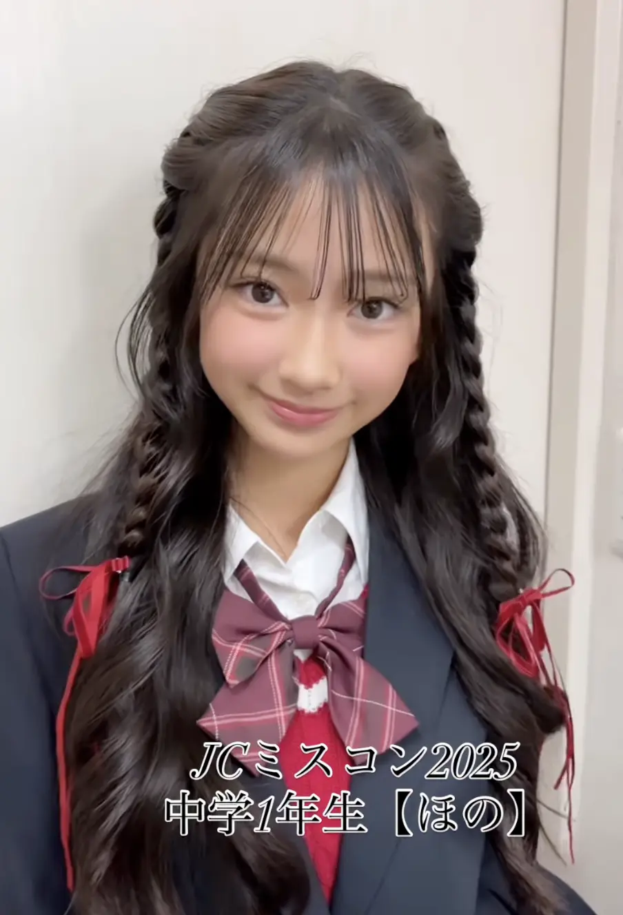 回憶備賽過程，穗野坦言自己並非天生的舞台強者。「直播和走秀一開始都是我的弱項，練習時常常被老師糾正動作。」但她並未氣餒，反而把每次指正都化為進步的動力，最終在走秀環節中脫穎而出，成為小組代表登台。(圖：jc___hono@IG)