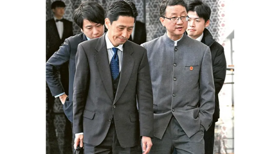 日媒：高市擬拜靖國 日外務省局長溝通未果 劉勁松「手插褲袋」送客表達不滿意的封面圖片