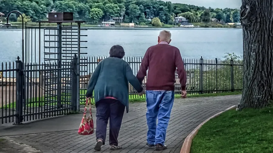 散步越多血栓風險越高？錯誤運動方式比不動更傷血管的封面圖片