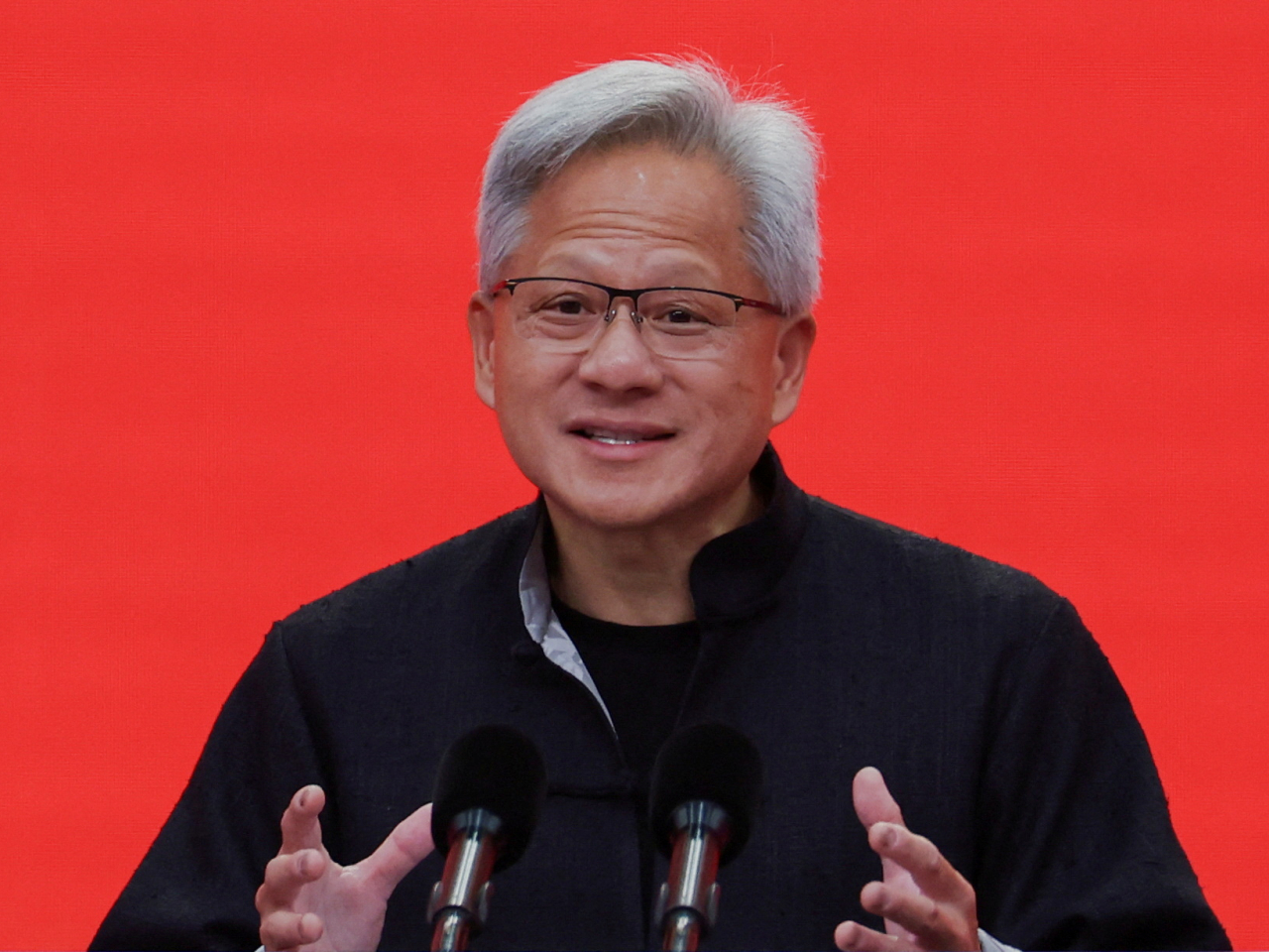 英偉達首席執行官黃仁勳向記者發表講話。（資料圖片）