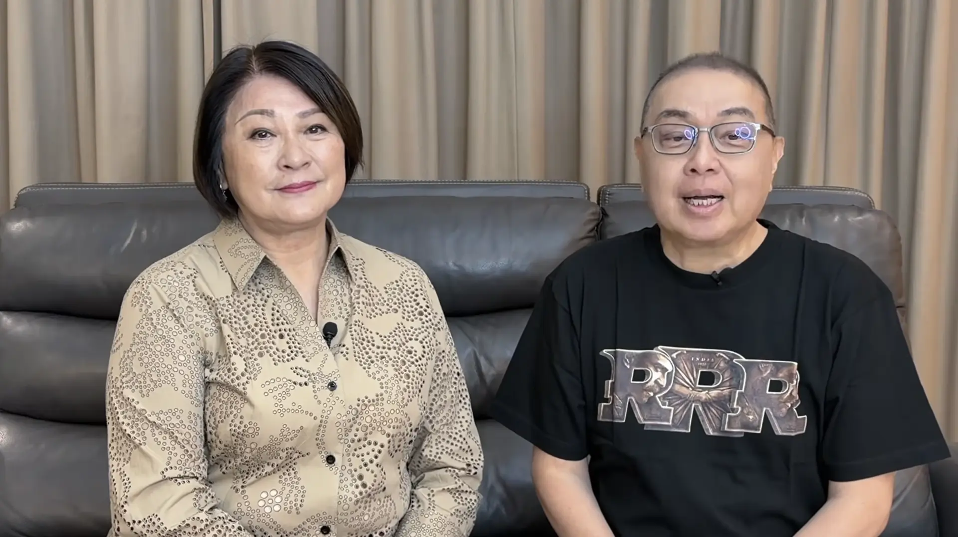 近日黃淑儀與好友楊紹鴻進軍 YouTube，主持節目《歲月友情人》，日前播出的一集大談已故舊拍檔馮淬帆（謹哥），感性重提當年專程飛往台灣探望對方、卻慘食「閉門羹」的遺憾往事。(圖：《歲月友情人》)