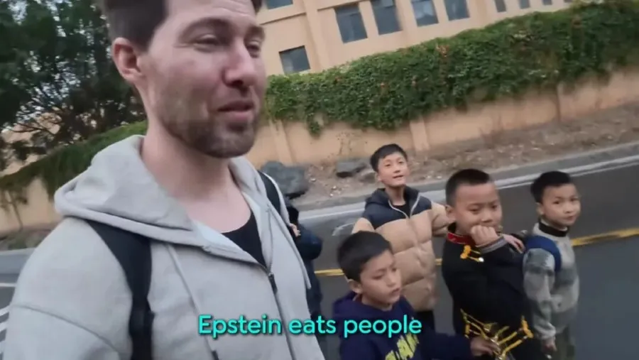 美國網紅赴大涼山抹黑反尷尬 遭當地孩童追問愛潑斯坦醜聞的封面圖片