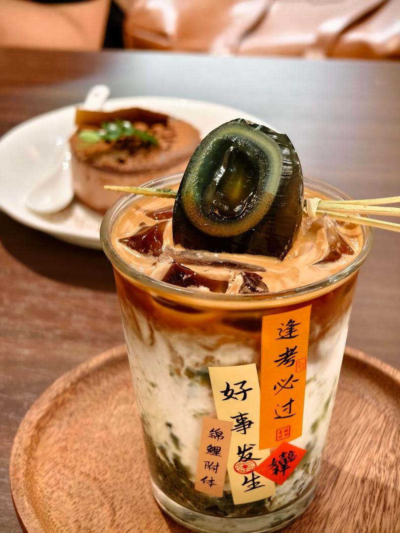皮蛋拿鐵（來源：阿冬喝一杯@小紅書）