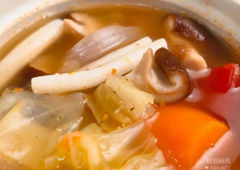 步驟6 ：盛出，記得湯和蔬菜一起喫掉哈。（來源：眉眉健康廚房/douguo）