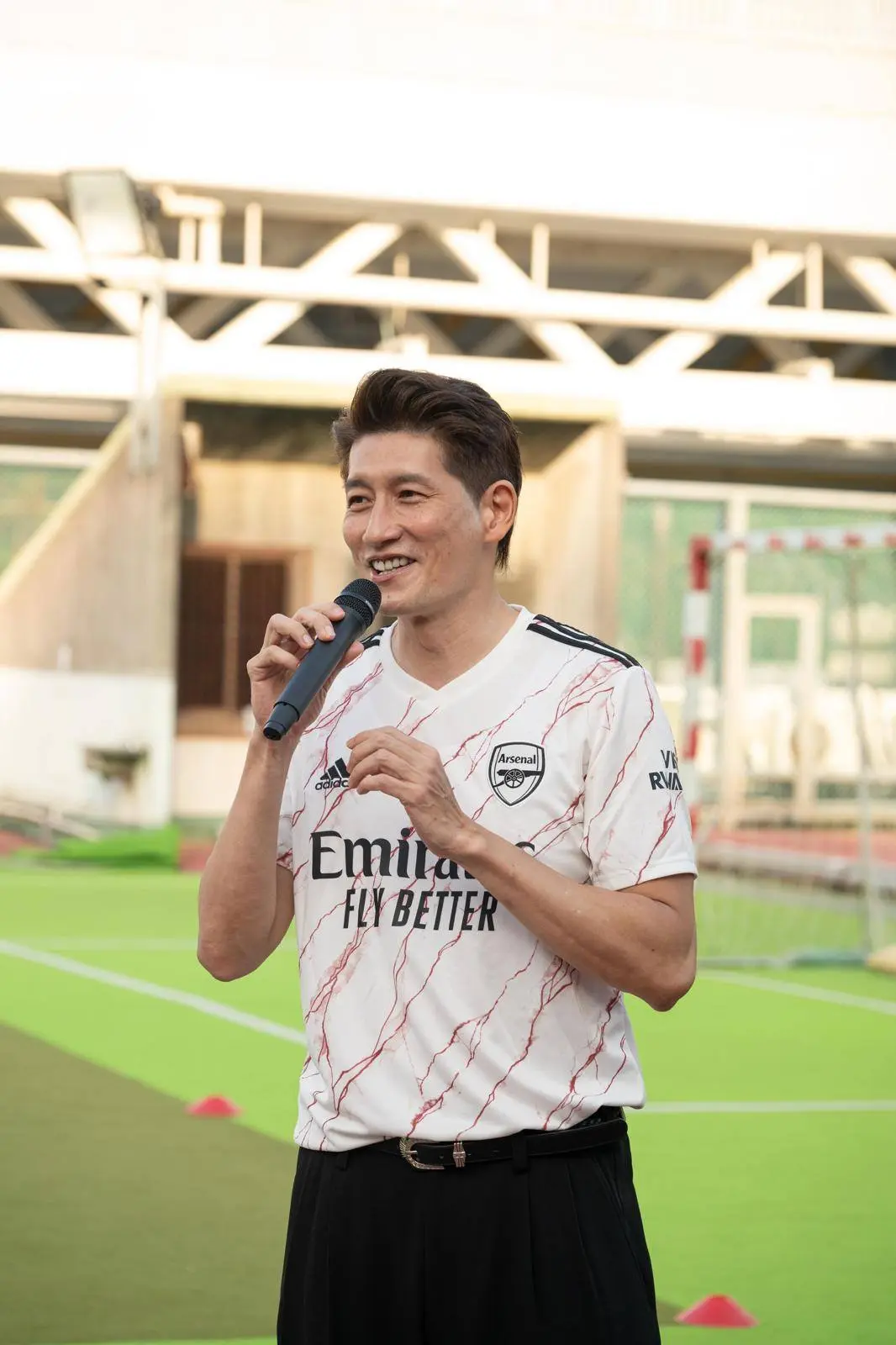 公開資料顯示，袁文傑於2016年加入TVB，早年憑藉電視劇《不懂撒嬌的女人》中霸氣大老闆「游俊傑」一角備受注目，其後加入《愛．回家之開心速遞》，憑藉「潮偉」一角成功入屋，成為觀眾心中的暖男代表。(圖：袁文傑 Andrew Yuen @FB)