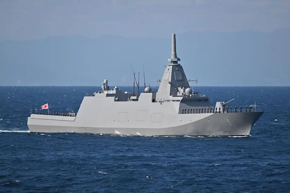 日本三菱重工長崎造船廠設計建造的首艘「最上級」巡防艦「最上號」，2022年接受檢閱。日本海上自衛隊