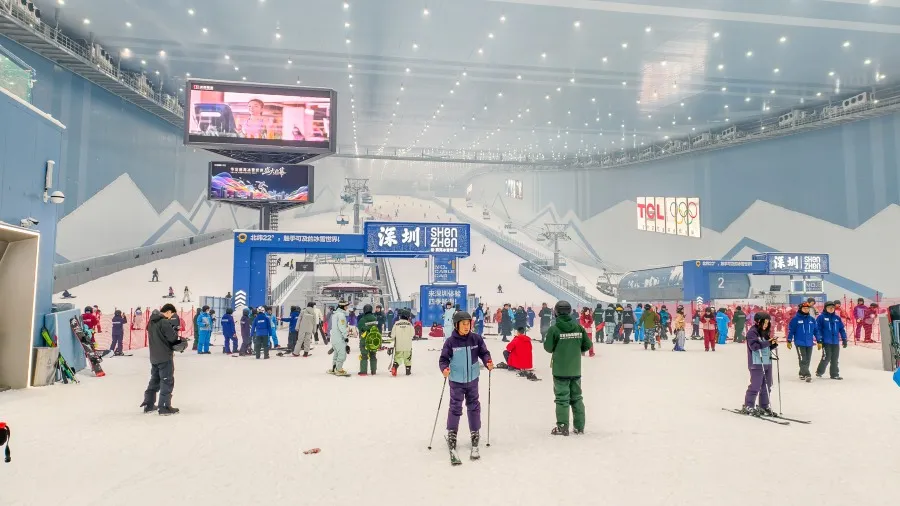 深圳華發冰雪世界事故｜港男滑雪遭「露底」雪道卡板　縫12針怒索賠   指雪層不足15cm的封面圖片