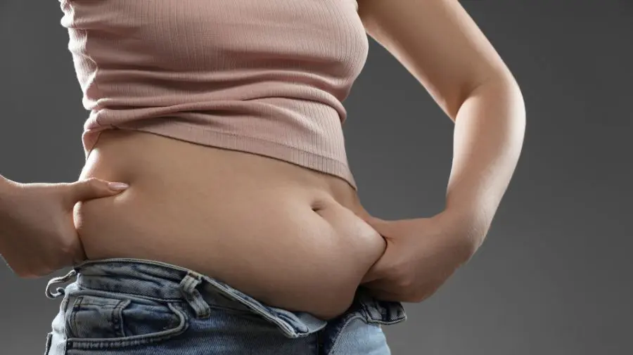 肝纖維化發展到一定程度後，體態會出現一種很難忽略的變化：肚子開始變大，但四肢卻越來越細。 