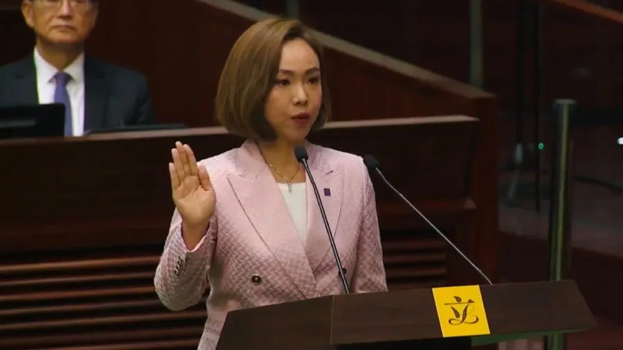 陳家珮灣仔逆線行車致歉｜警方跟進調查  承諾短時間不駕駛改善態度及承擔法律後果的封面圖片