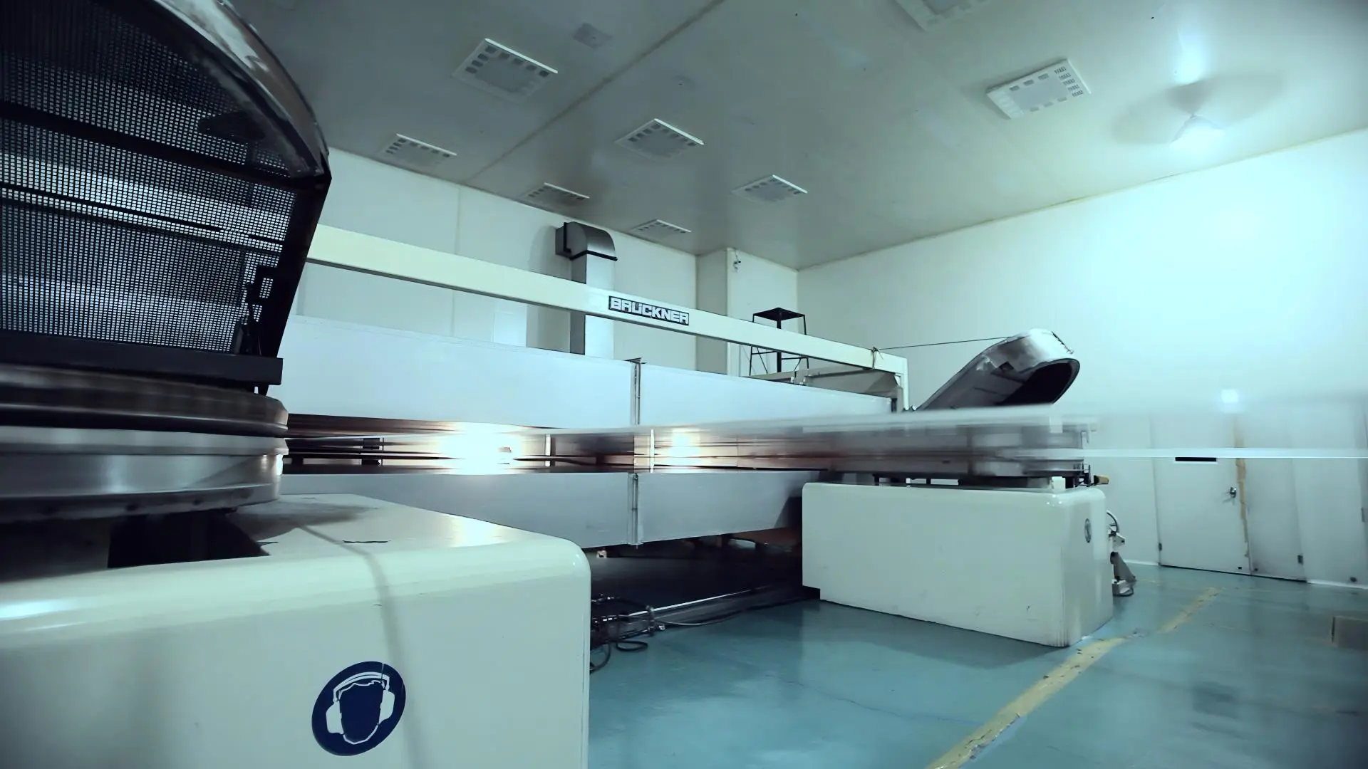 從行業地位來看，海偉股份實力頗為紮實。根據灼識諮詢數據，以2024年電容器基膜銷量計，該公司在中國市場排名第二，按收入計市場份額達10.9%。其核心產品包括電容器基膜及金屬化膜，作為薄膜電容器的關鍵部件。(圖：網絡截圖)