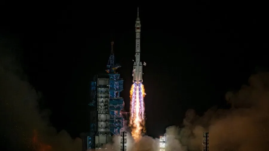 神舟二十一號發射圓滿成功!90 後航天員武飛成亮點,三個首次突破公開,「萬無一失」喊出人心的封面圖片