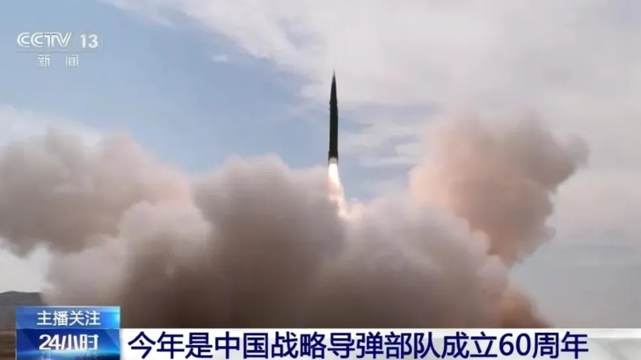 央視曝光 DF-17 與 DF-4 完整發射畫面｜解讀火箭軍背後戰略威懾訊號的封面圖片