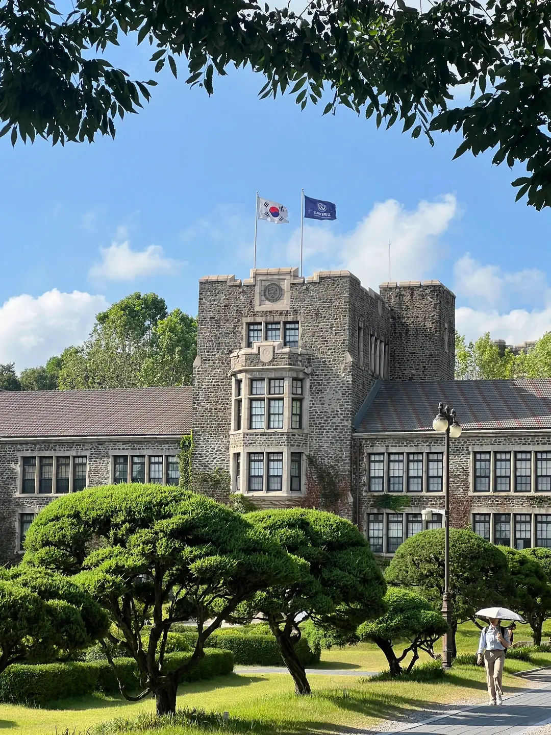 全球留學風潮大幅轉變，首爾憑藉政策紅利、高性價比生活、頂尖學科優勢，躍身「新巴黎」。三年國際生激增69%，扭轉傳統留學格局，成為全球年輕學子的留學新熱土。（示意圖來源：小紅書網友）