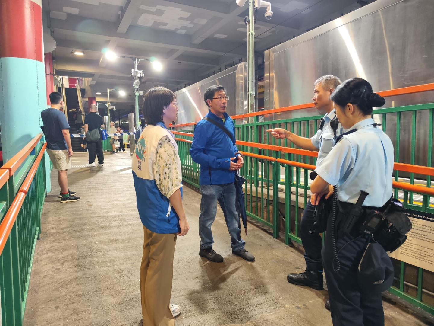 屯門區議員曾憲康在現場了解情況