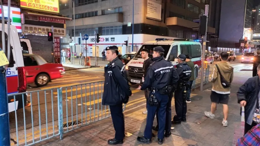 髮型師探友離開時遇伏 觀塘開源道遭兩南亞裔刀手追斬的封面圖片