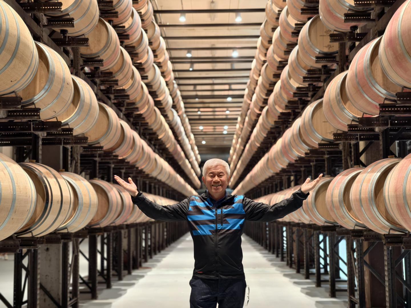 全哥參觀酒莊的留影。