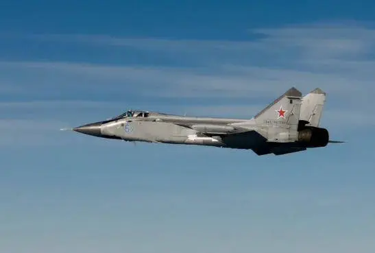瑞典空軍9月19日發布的照片顯示，一架俄羅斯米格-31戰鬥機飛越波羅的海上空。