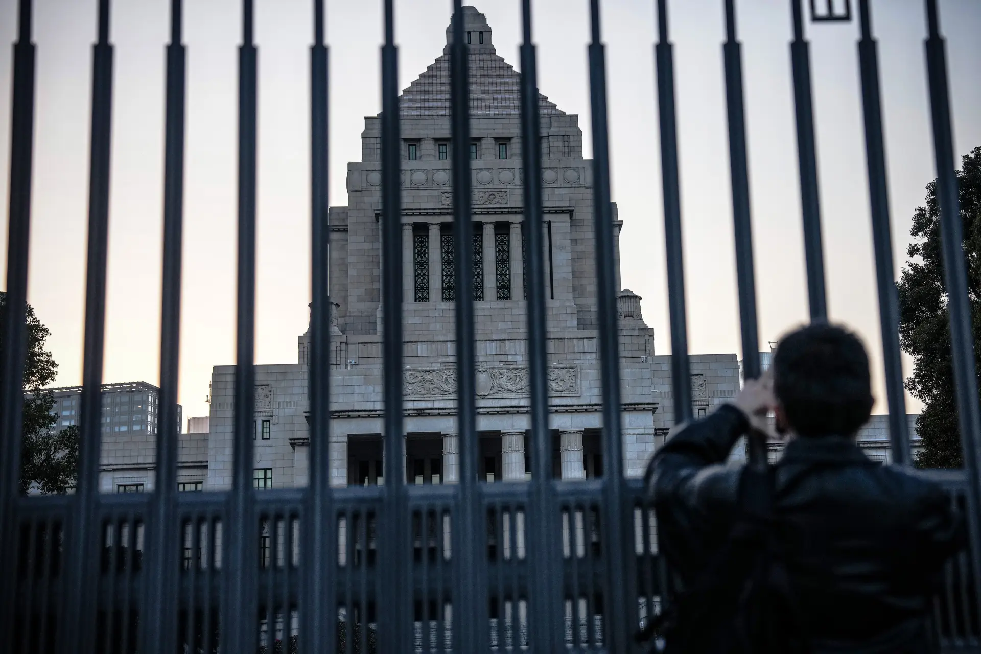 日本更有可能進一步準備發展核武的可能，因為日本擁有44.4噸的分離鈈儲備，理論上可以在短期內，生產5000枚核彈頭。(圖：新華社)