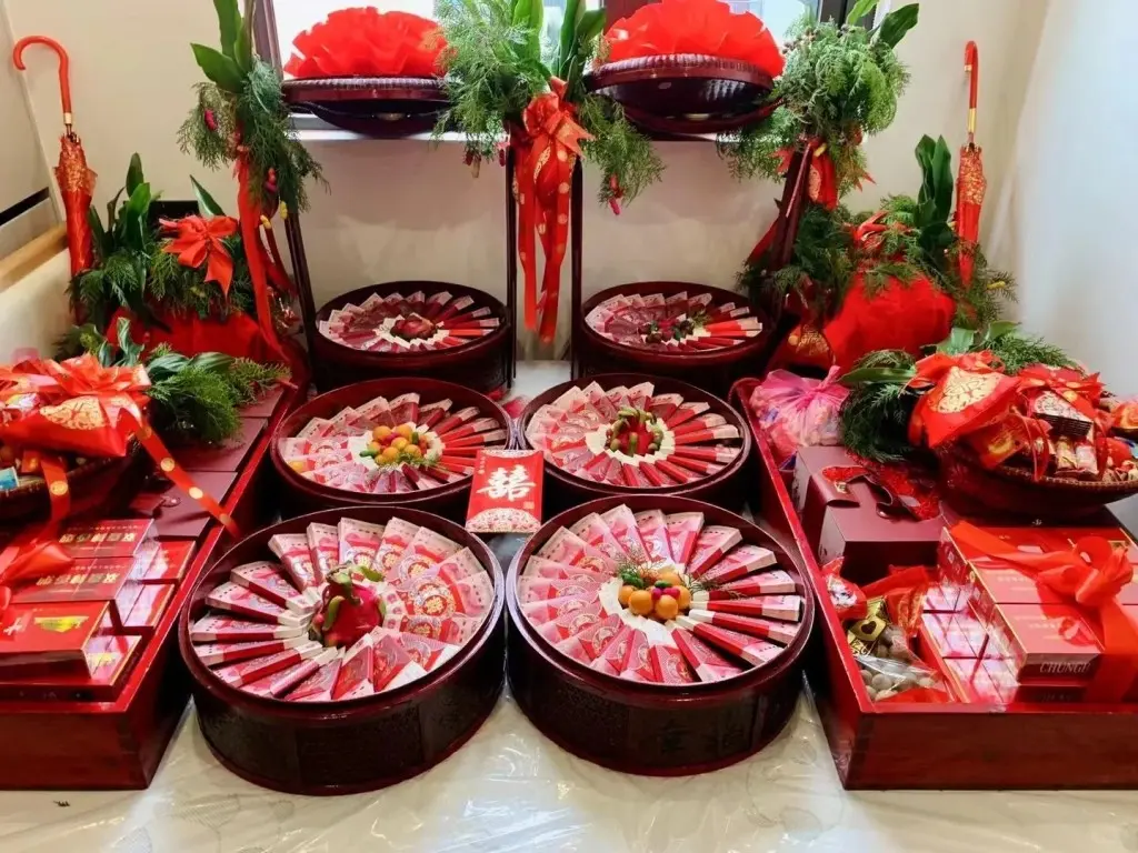 據此前調查，陝西農村 80% 已婚男性曾因婚負債，彩禮普遍超當地人均收入 10 倍，「前四後八，五朵金花」的彩禮順口溜在多地流傳。​(圖： 網絡翻攝)
