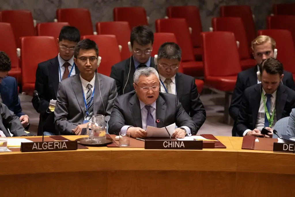 6月24日，在位於紐約的聯合國總部，中國常駐聯合國代表傅聰（前中）在安理會伊朗核問題公開會上發言。新華社