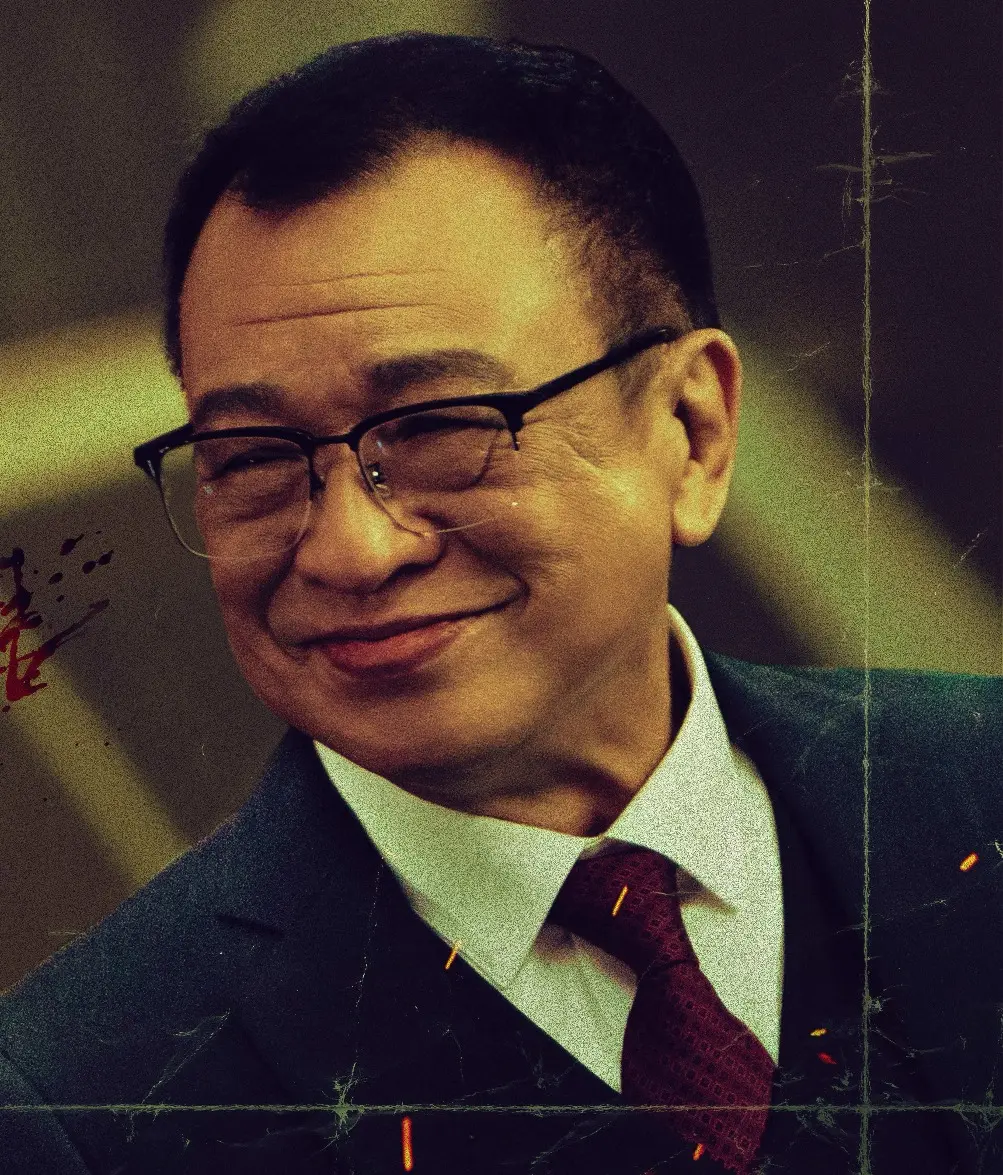 演藝生涯中，他有「綠葉王」之稱，演活無數經典角色。電影《新紮師妹》中飾演的「方中 Sir」，教周驄寫「Sir」的場面成為經典；《使徒行者》的「歡喜哥」更讓他奪得 2014 年萬千星輝「最受歡迎電視男角色」。(圖片：許紹雄@微博)