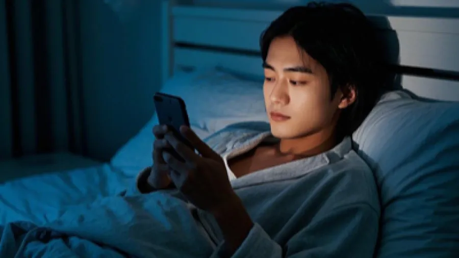 睡前刷手機超30分鐘？4種痛苦正在向你靠近！的封面圖片