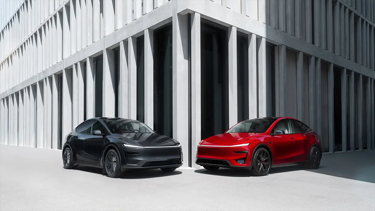 外觀上，重新設計的前後保桿、固定式碳纖維尾翼與 21 吋 Arachnid 鍛造輪圈，不僅增強空氣動力學效能，更顯運動氣息。(圖：網絡翻攝)