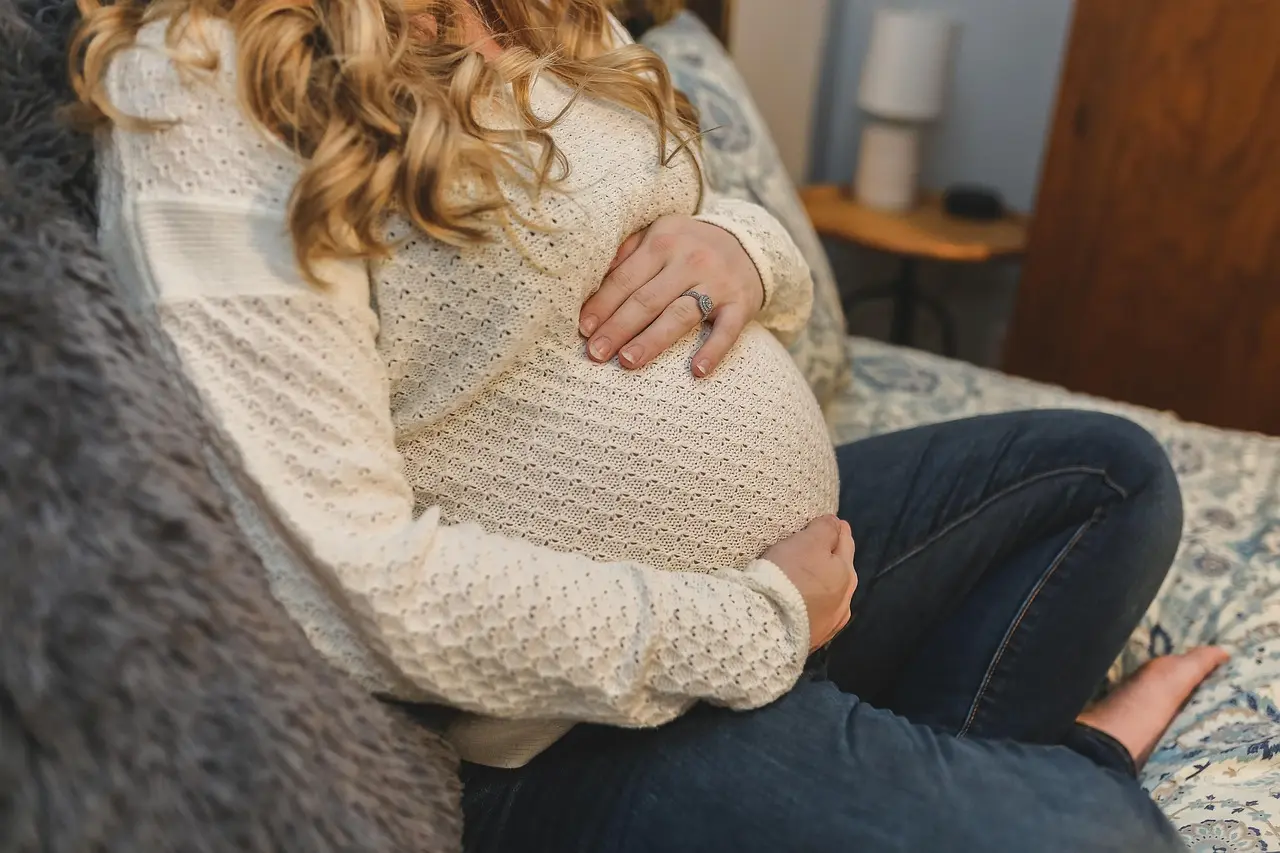 英國一名女子四天內與一對孖生兄弟分別發生性關係後懷孕誕下代號P的孩子，雙方為厘清撫養責任鬧上法庭，因DNA技術無法分辨，法院裁定無法確定生父。（示意圖來源：pixabay）