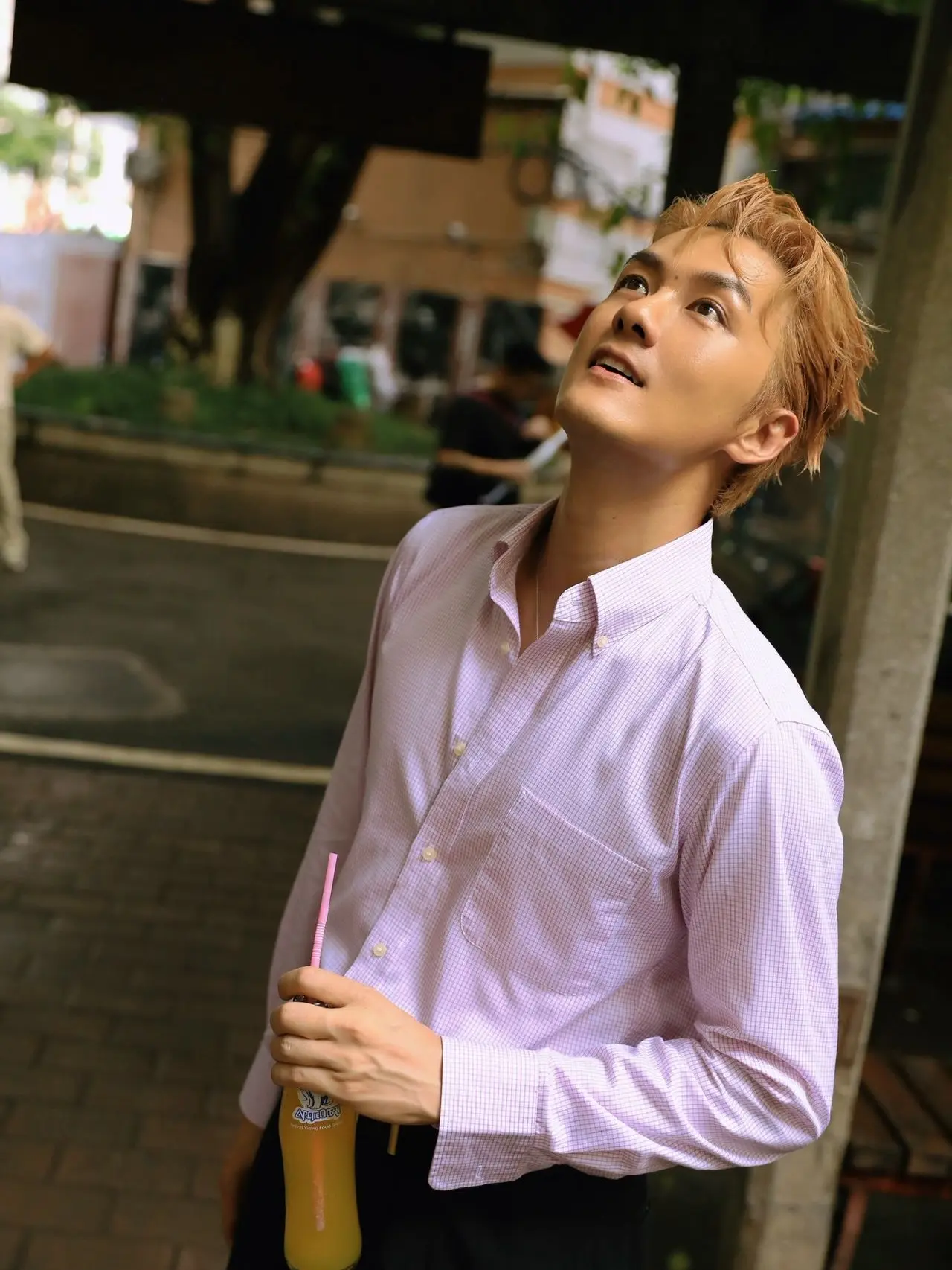 吳克群近期才因暖心行為收穫不少好評，此前於文文演出中身體不適昏倒，吳克群臨時登台多唱兩首歌補足演出時長，還直言歌手之間理應互相幫助，被網友封為「暖男」。(圖：吳克群 Kenji Wu@FB)