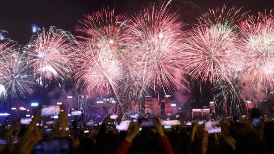 維港新年煙花騷31888發排山倒海綻放的封面圖片