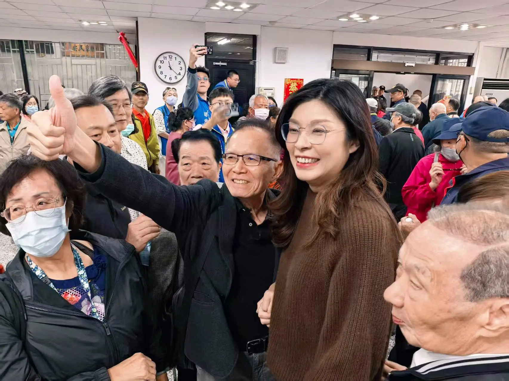 但倘若北京的互動節奏與溫度失衡，或是鄭麗文在華府遭到冷落、無法接觸到高層人士，不僅會直接影響藍營在南台灣的選情，更可能引發國民黨內部的反彈與內耗。(圖：鄭麗文@FB)