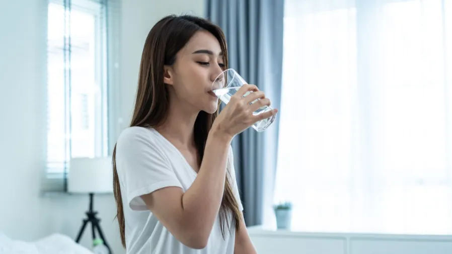 半夜總渴醒？難道只是缺水？這六種病才是「元兇」的封面圖片