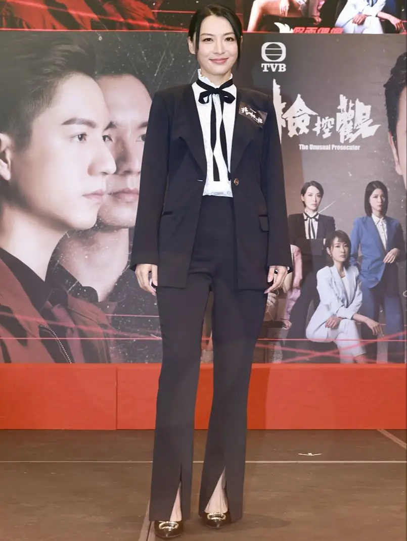 陳煒在劇中飾演大律師，並有丘梓謙飾演其兒子，該角色設定成為現場話題。被問及是否習慣有「咁大個仔」，陳煒坦然回應「OK呀，事實上生得佢出」，並透露劇中兒子飾演醫美醫生，會牽涉相關案件，自己的角色將為此費盡心思。(圖：TVB@FB)