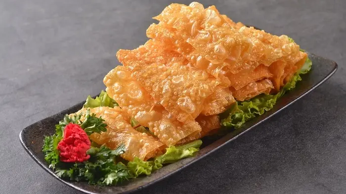 不少人以為吃素健康，然茄子、炸豆皮實為「隱形油庫」，吸油量大、熱量高。（示意圖來源：網絡）