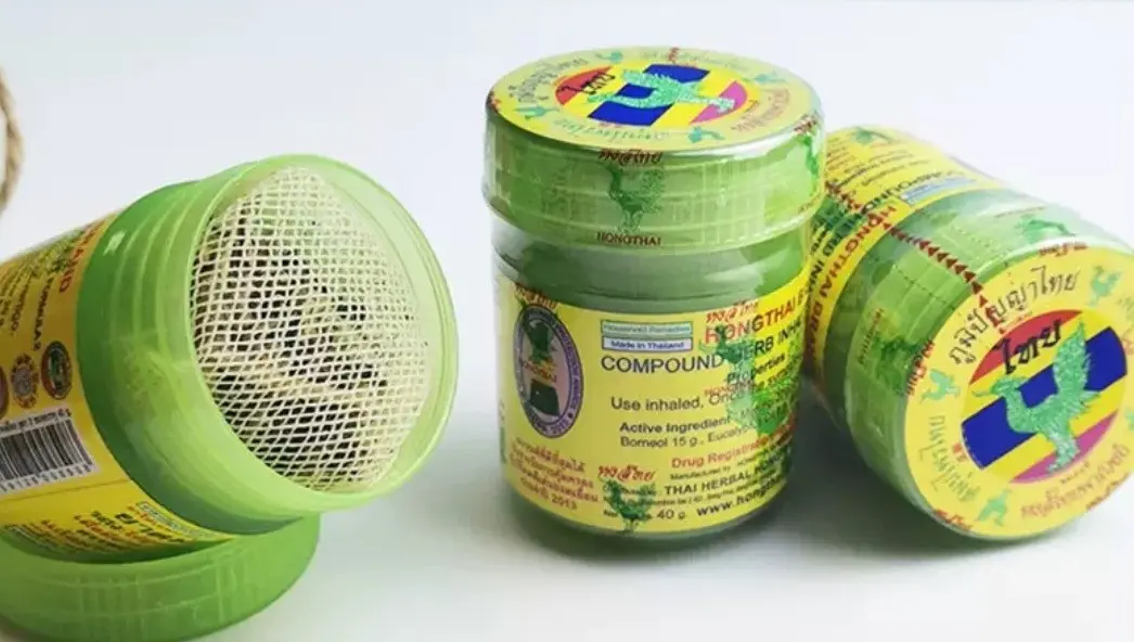 泰國Hong Thai天鵝牌草藥鼻通第2配方（註冊號G 309/62）被驗出微生物超標，涉事批次Lot No.000332。（示意圖來源：carousell）