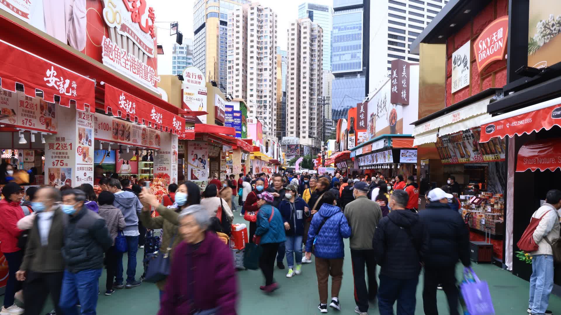 現階段參與優惠的多為本地餐飲與零售業者，鼓勵市民留港投票、留港消費，對前線從業員是一種直接支持，也為疫後復甦中的經濟注入活水。