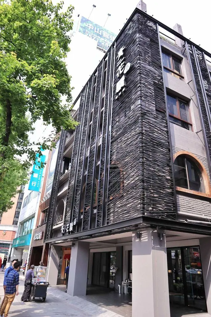 港人喜愛的王品集團旗下青花驕(火鍋店)亦受到波及。 (網上圖片)