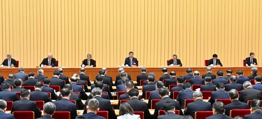 12月10日至11日，中央經濟工作會議在北京舉行。中共中央總書記、國家主席、中央軍委主席習近平出席會議並發表重要講話。李強、趙樂際、王滬寧、蔡奇、丁薛祥、李希出席會議。