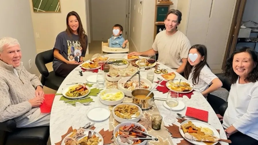 謝婷婷感恩節晒全家福手滑曝光子女正面　火速刪相補救的封面圖片
